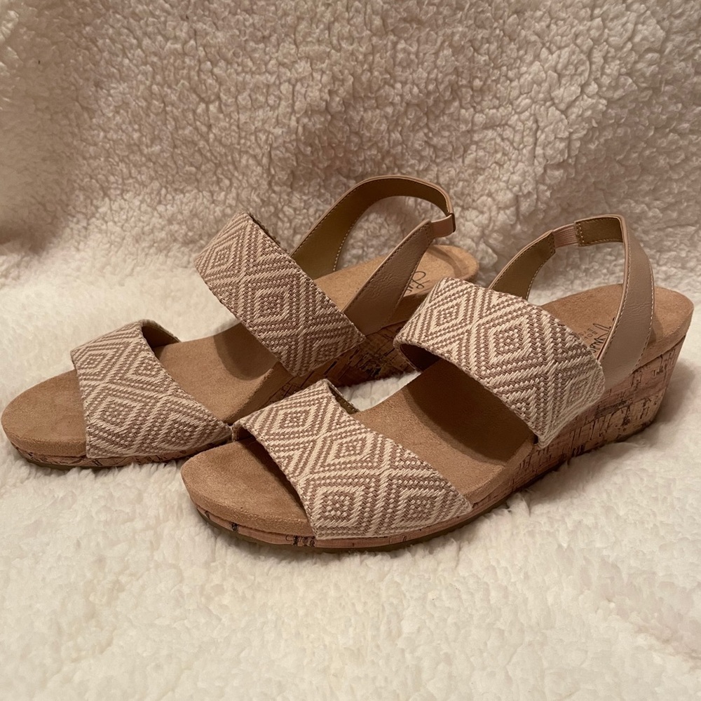 Life Stride Beige Patterned Wedge Sandals with Elastic Slingback Size 9.5M